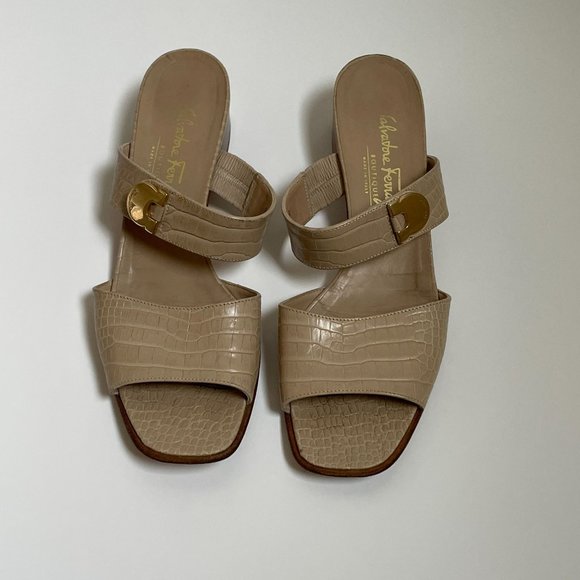 Salvatore Ferragamo Nude Leather Crocodile Embossed Slide Sandals Low Heel Sz 9 - Picture 2 of 15